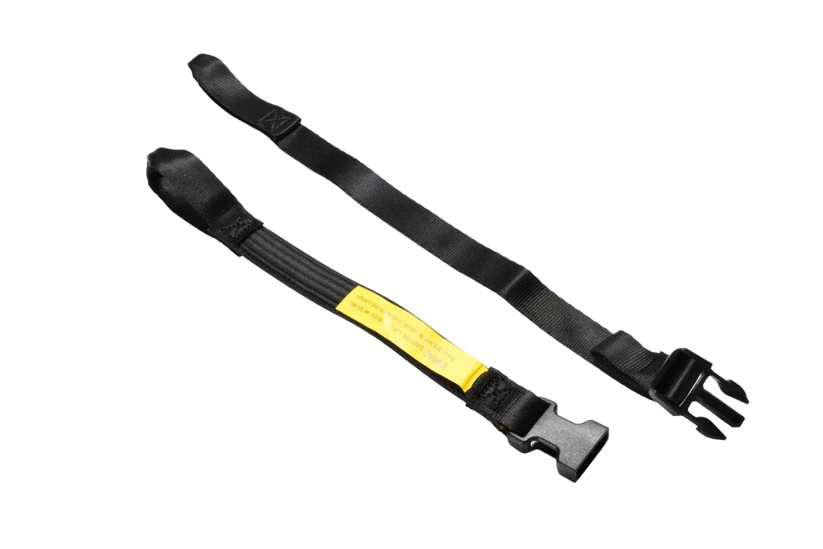Flat polyester webbing cargo strap with integrated elastic tensioning section